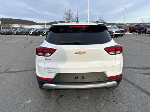 Summit White 2026 Chevrolet Trailblazer LT