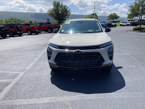 White Sands 2026 Chevrolet Trax FWD ACTIV