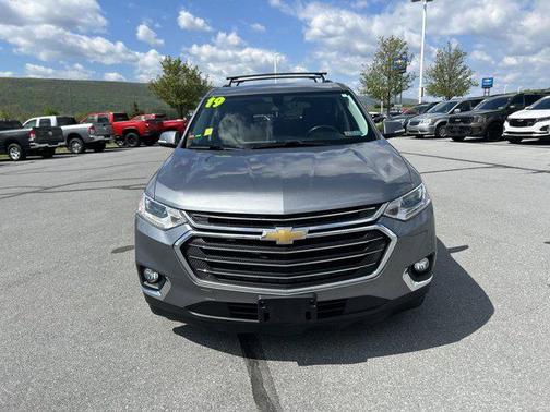 Satin Steel Metallic 2019 Chevrolet Traverse LT Cloth