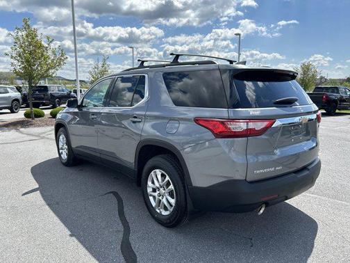 Satin Steel Metallic 2019 Chevrolet Traverse LT Cloth