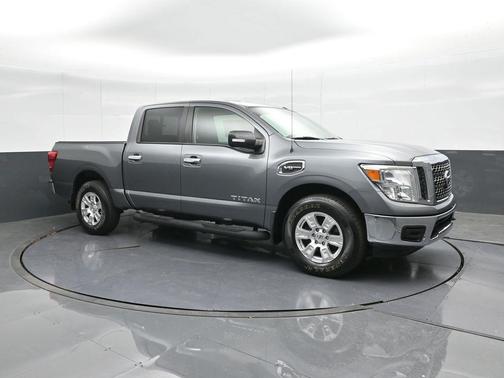 2017 Nissan Titan SV