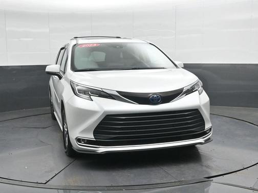 2023 Toyota Sienna XLE