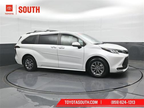 2023 Toyota Sienna XLE