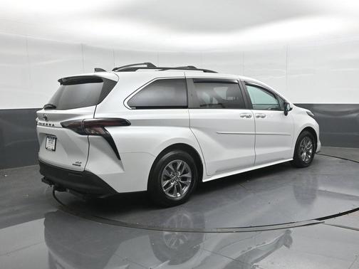 2023 Toyota Sienna XLE