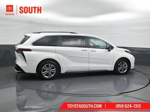 Ice Cap 2023 Toyota Sienna XSE 7 Passenger