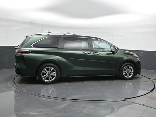 2024 Toyota Sienna Platinum