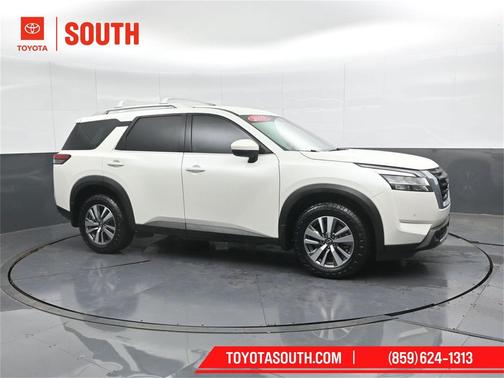 2023 Nissan Pathfinder SL 4WD