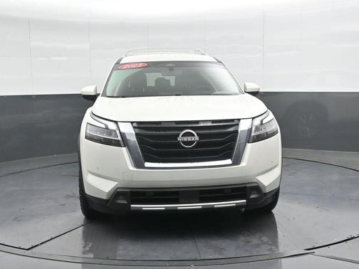 2023 Nissan Pathfinder SL 4WD