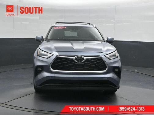 Moon Dust 2023 Toyota Highlander XLE