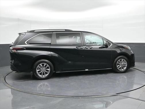 2023 Toyota Sienna XLE 7 Passenger