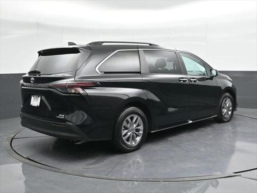 2023 Toyota Sienna XLE 7 Passenger