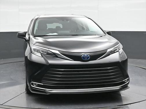 2023 Toyota Sienna XLE 7 Passenger