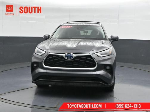 Magnetic Gray Metallic 2023 Toyota Highlander Hybrid XLE