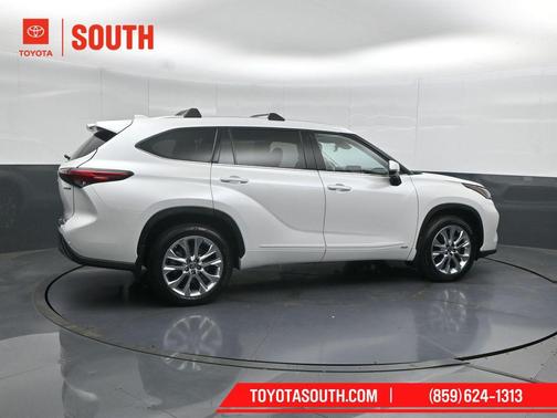 Wind Chill Pearl 2023 Toyota Highlander Hybrid Limited