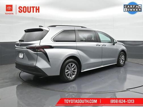 2023 Toyota Sienna XLE 8 Passenger
