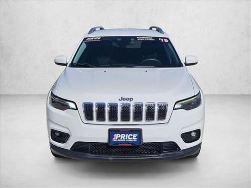 Bright White Clearcoat 2019 Jeep Cherokee Latitude