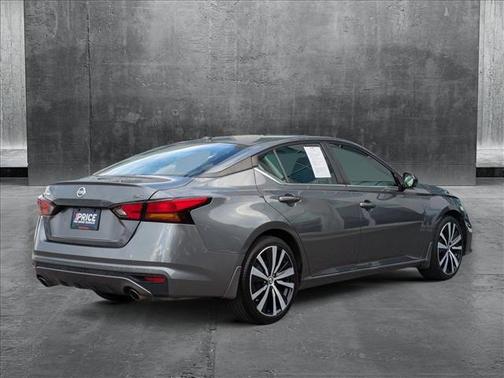 2020 Nissan Altima SR FWD
