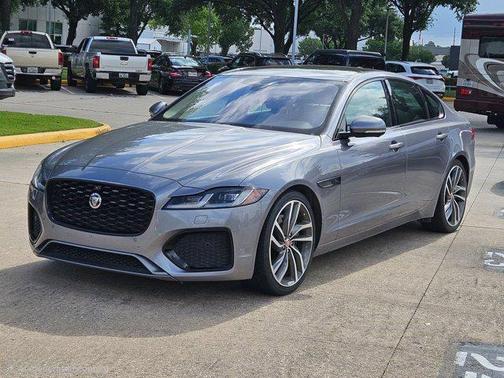 Silicon Silver Premi 2021 Jaguar XF SE P250 RWD Automatic