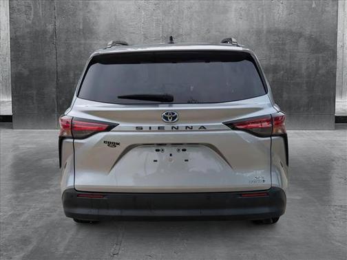 2022 Toyota Sienna XLE 8 Passenger