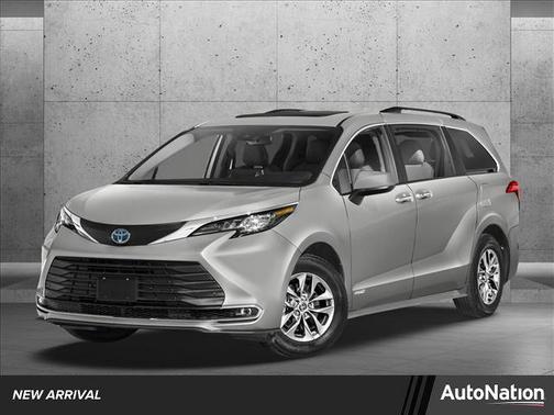 2022 Toyota Sienna XLE 8 Passenger