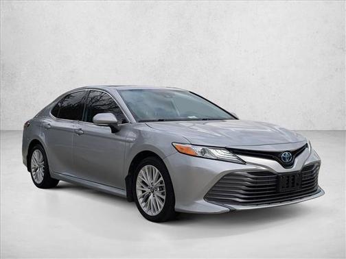 2020 Toyota Camry Hybrid XLE