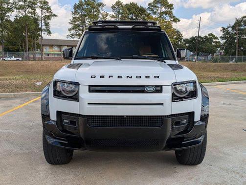 2023 Land Rover Defender V8