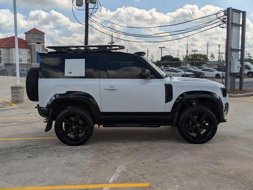 2023 Land Rover Defender V8