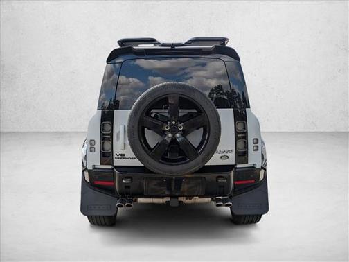 2023 Land Rover Defender V8