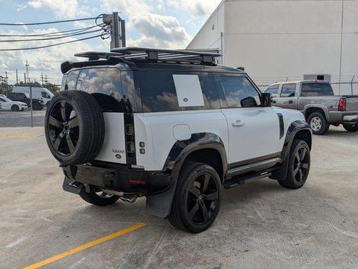 2023 Land Rover Defender V8