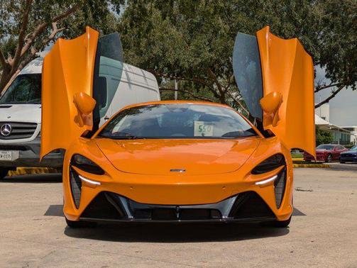 2023 McLaren Artura Performance