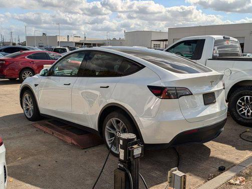 2022 Tesla Model Y Long Range Dual Motor All-Wheel Drive