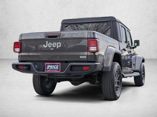 Granite Crystal Metallic Clearcoat 2023 Jeep Gladiator Overland
