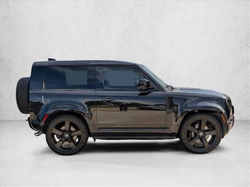 2023 Land Rover Defender V8