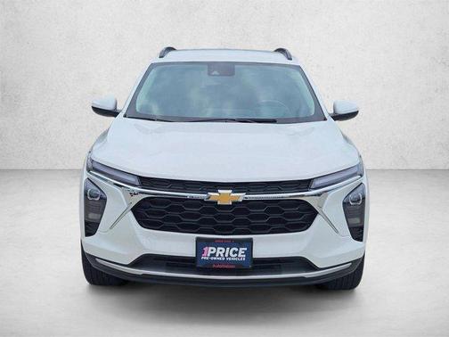 Summit White 2025 Chevrolet Trax LT