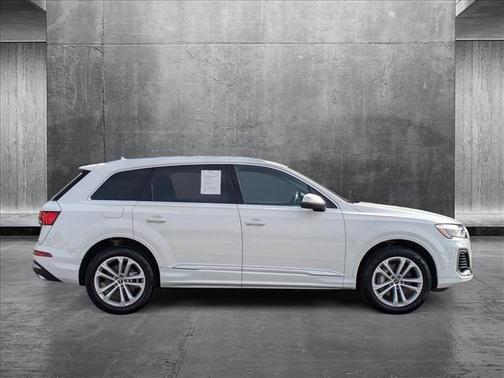 2025 Audi Q7 55 Premium Plus
