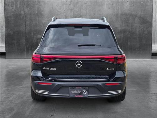 2025 Mercedes-Benz EQB 300 4MATIC