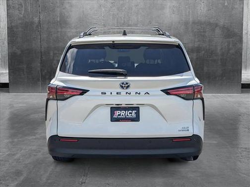 2022 Toyota Sienna XLE 8 Passenger