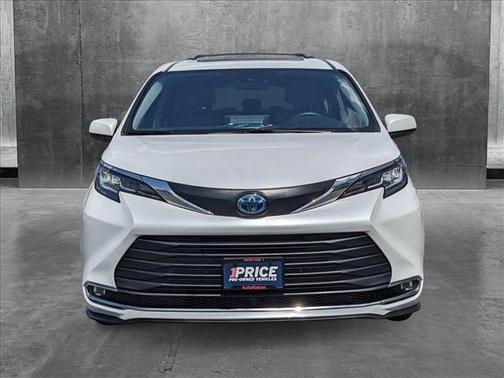 2022 Toyota Sienna XLE 8 Passenger