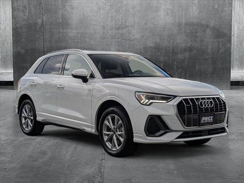 2024 Audi Q3 Premium 45 TFSI S line quattro Tiptronic