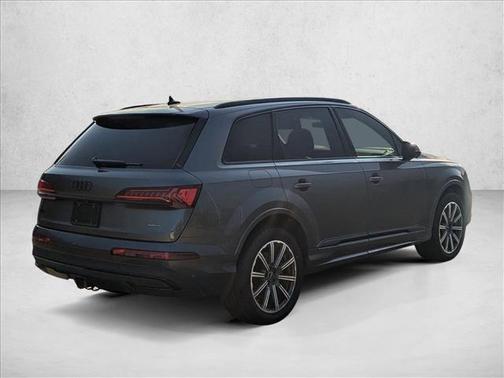 2023 Audi Q7 45 Premium Plus