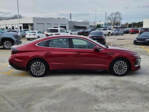 2025 Hyundai SONATA Hybrid SE