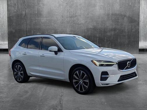 2022 Volvo XC60 B5 Momentum