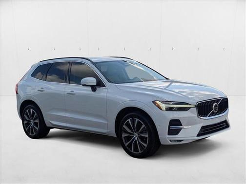 2022 Volvo XC60 B5 Momentum