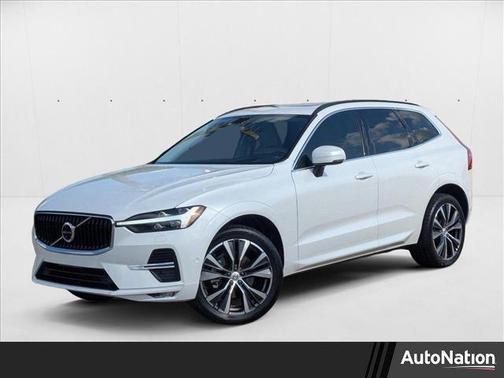 2022 Volvo XC60 B5 Momentum