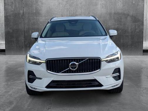 2022 Volvo XC60 B5 Momentum