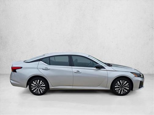 Brilliant Silver Metallic 2025 Nissan Altima SV FWD