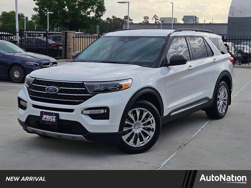 Star White Metallic Tri-Coat 2023 Ford Explorer XLT