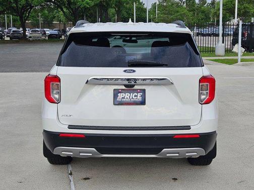 Star White Metallic Tri-Coat 2023 Ford Explorer XLT