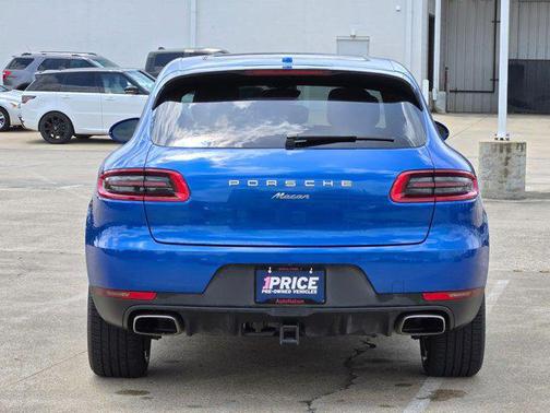 Sapphire Blue Metallic 2017 Porsche Macan Macan
