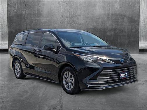 2022 Toyota Sienna LE